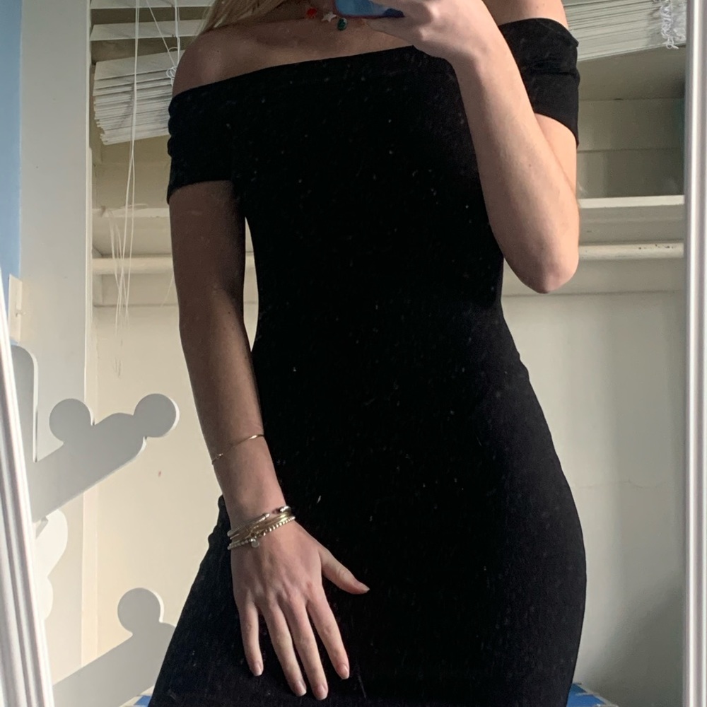 Black off the shoulder bodycon dress